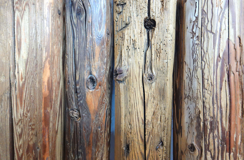 Altholzbalken der Manufaktur Nissen für hochwertige handgefertigte Produkte aus Altholz