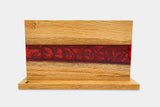 exklusiver handgefertigter magnetischer Messerhalter der Manufaktur Nissen in der Frontalansicht aus schweizer Eichenholz und Veredelung aus Epoxidharz im River Flow Design