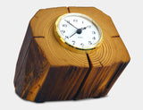 Handgefertigte hochwertige Uhr der Manufaktur Nissen aus gewachstem Altholz und Quarzuhrwerk aus Deutschland mit arabischem Ziffernblatt